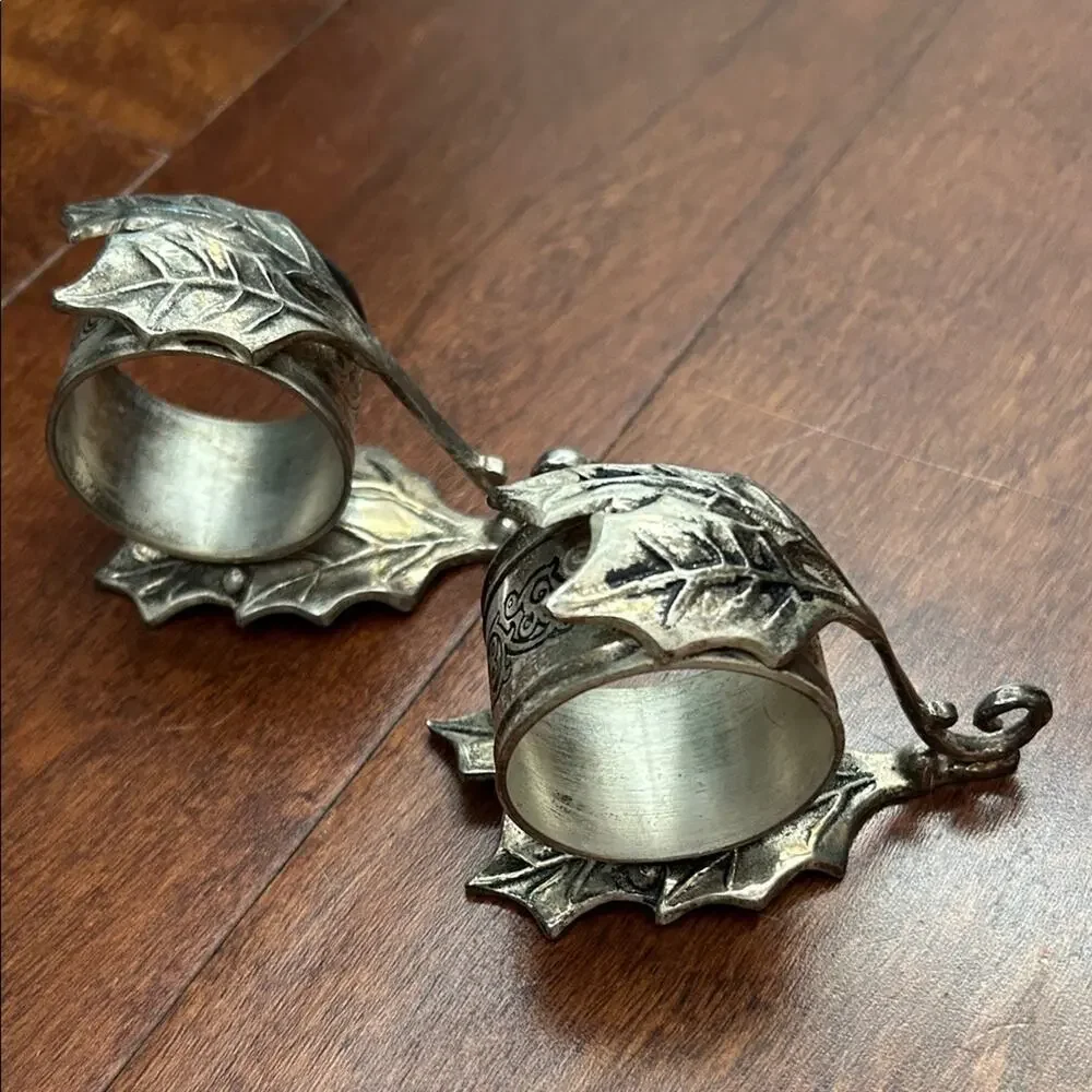 Vintage holly leaf